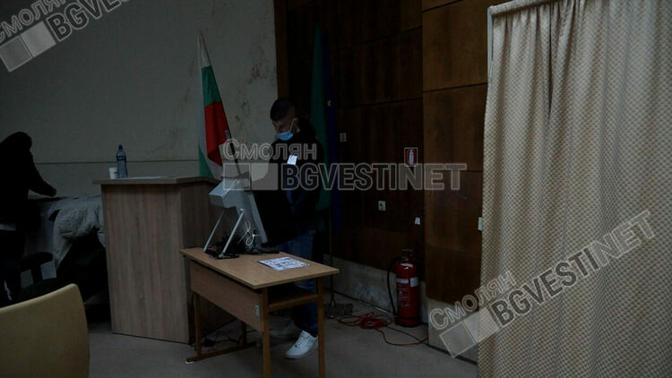 Изборният ден в Смолянско започна нормално