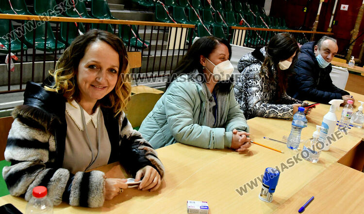 Секционните избирателни комисии предават книжата в РИК