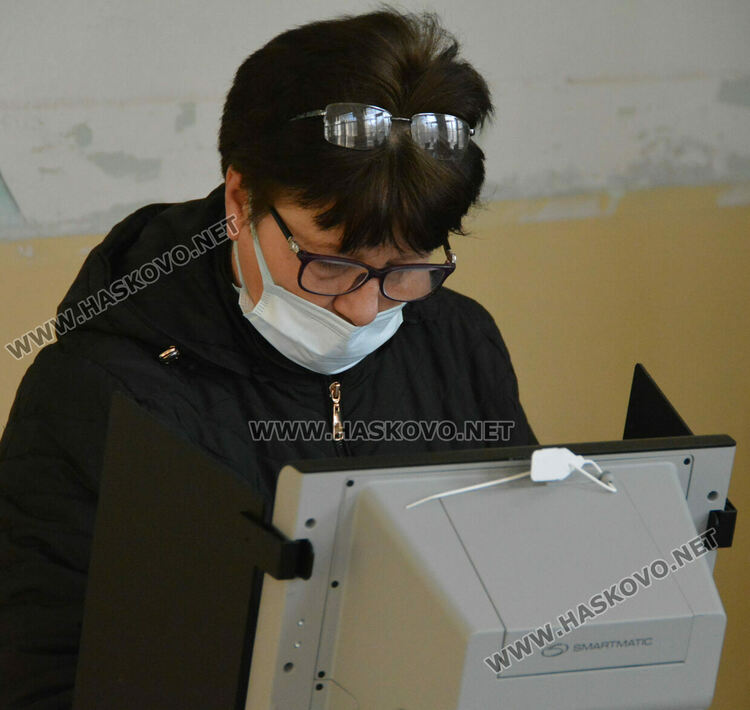 232 337 избиратели в Хасковска област гласуват на президентския балотаж