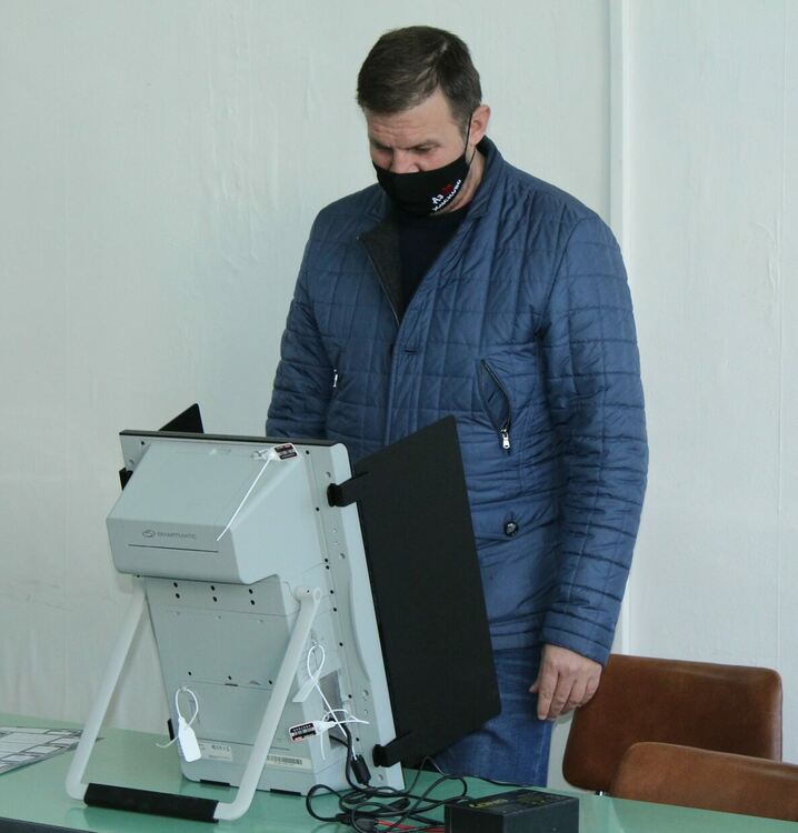 Кметът на Хасково Станислав Дечев гласува за обединител