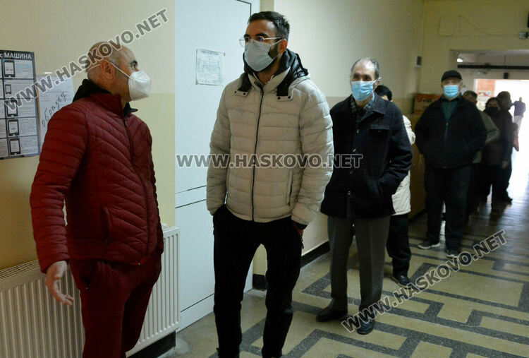 232 337 избиратели в Хасковска област гласуват на президентския балотаж
