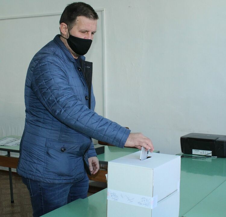 Кметът на Хасково Станислав Дечев гласува за обединител