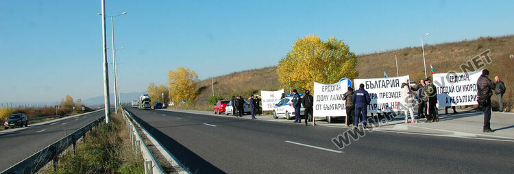 Отвориха пътя от границата с Турция, поканиха на плаца протестиращите