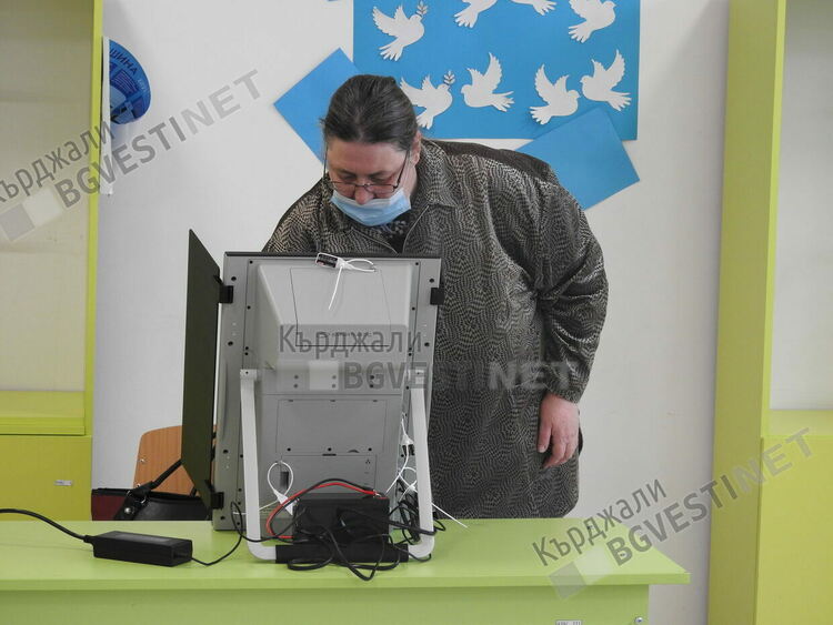 Районната избирателна комисия обяви окончателния резултат за балотажа в Кърджалийско