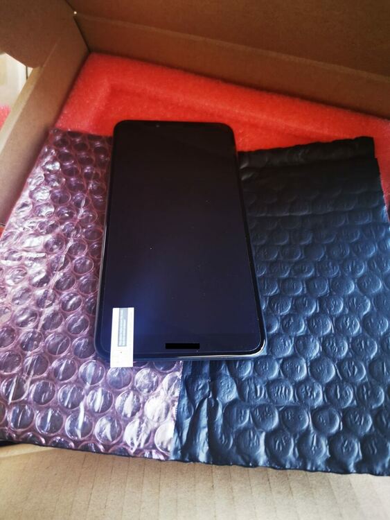 Конфискувани стоки вади за продан  Митницата, сред тях и контрабандни телефони 