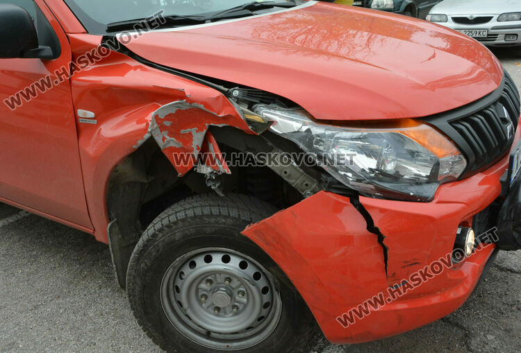 Пожарникар със служебен автомобил блъсна Фолксваген в Хасково