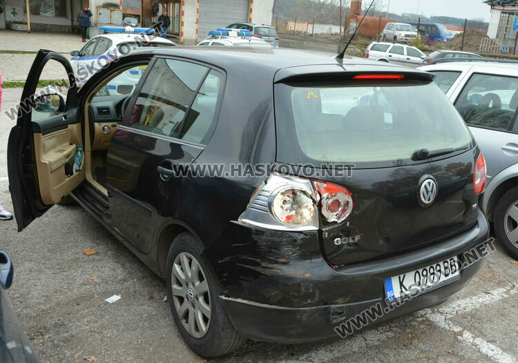 Пожарникар със служебен автомобил блъсна Фолксваген в Хасково