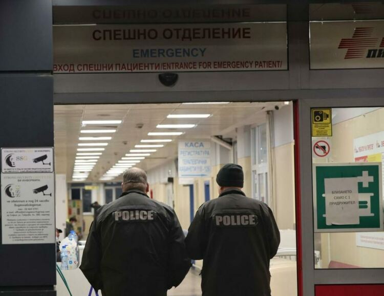 Автобус се запали на АМ „Струма“, над 40 души загинаха