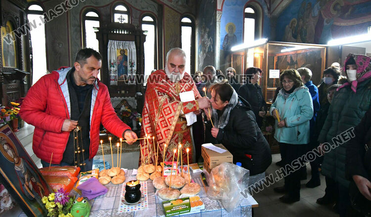 Св. Екатерина покровителства майчинството и закриля децата от болести