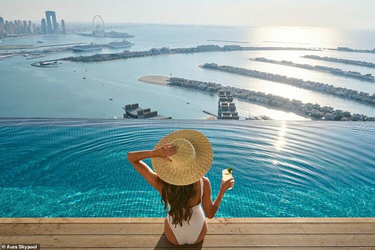 Най-високият инфинити басейн в света отваря в Дубай
