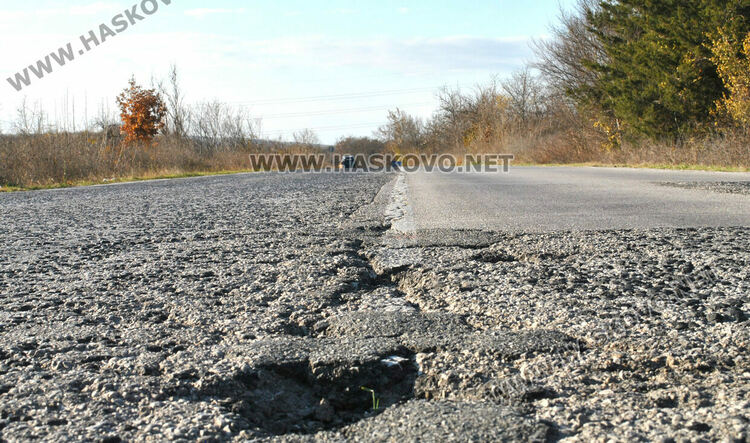 Водачи питат за ремонта на пътя от Хасково за Пловдив, жалват се за липсваща маркировка 