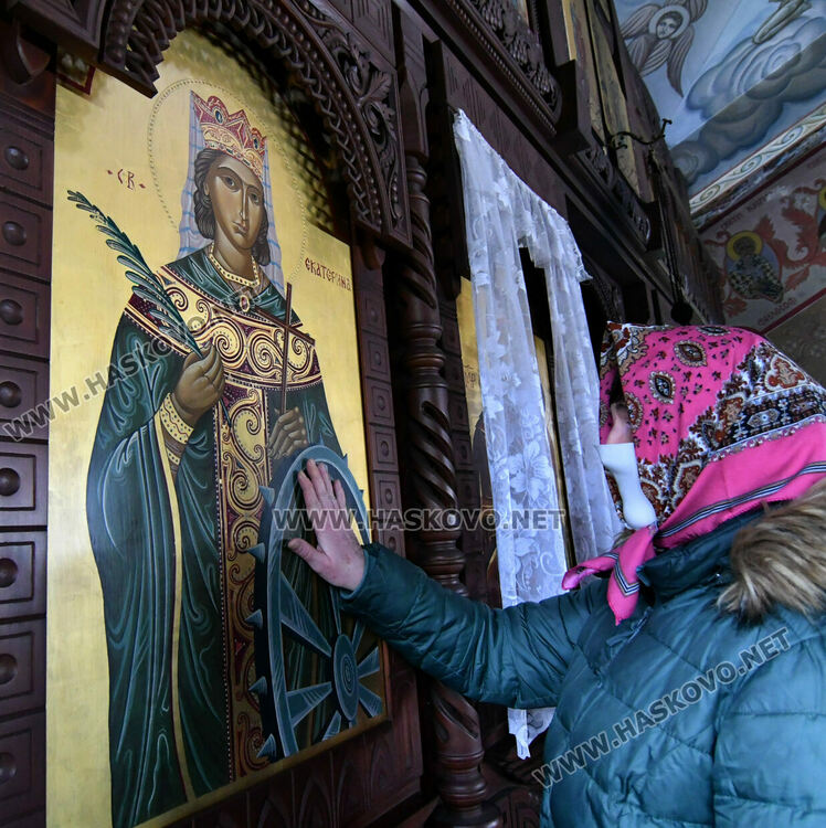 Св. Екатерина покровителства майчинството и закриля децата от болести