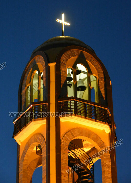 Камбанарията в Хасково светна в оранжево в подкрепа на кампанията срещу домашното насилие