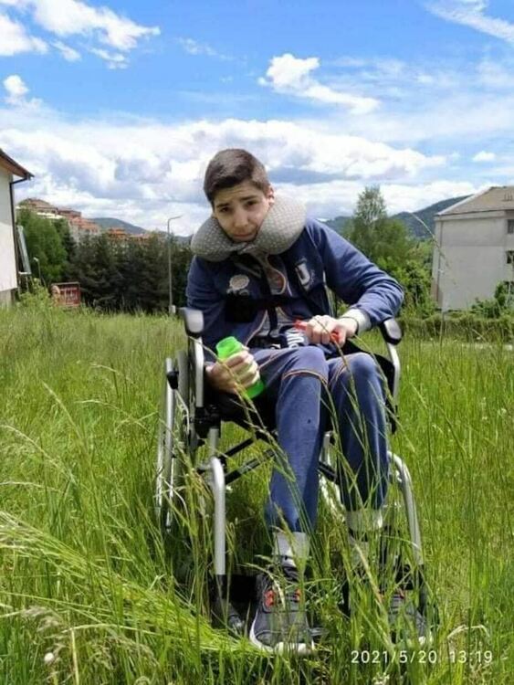 Всеки може да помогне! Календарът на Смолян тази година отива за лечението на Александър