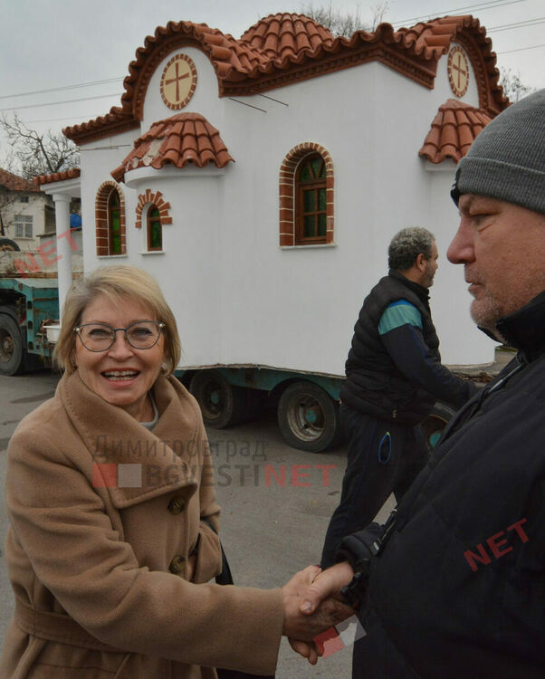 Райново вече има православен храм, доставен от Солун и дарен от Даниела Ташева