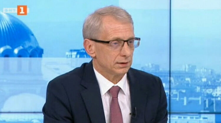 Учебната година да започва по-рано обмислят от МОН