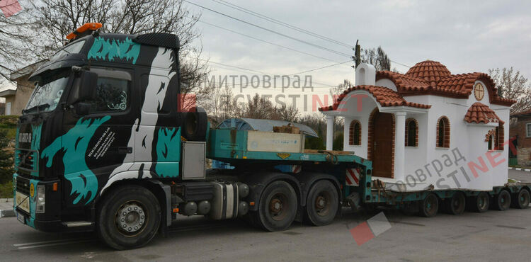 Райново вече има православен храм, доставен от Солун и дарен от Даниела Ташева