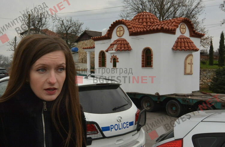 Райново вече има православен храм, доставен от Солун и дарен от Даниела Ташева