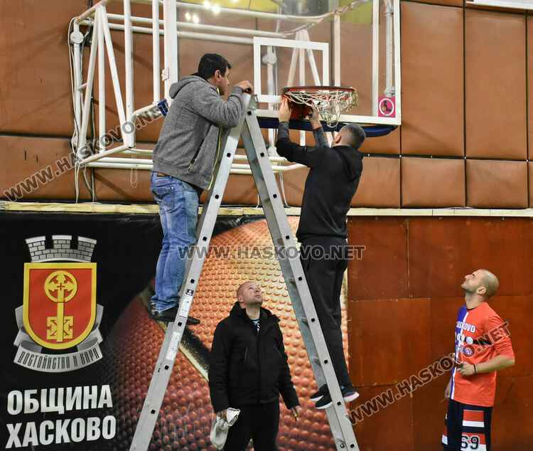 Заради счупен кош отложиха баскетболния мач между &ldquo;Хасково&rdquo; и &ldquo;Хебър Б&rdquo;