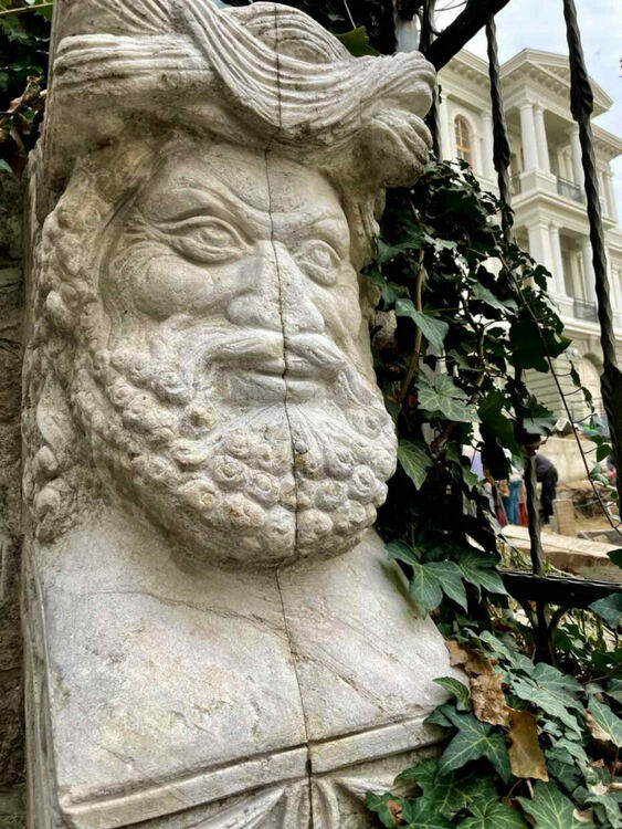 Министърът на туризма откри традиционното "Дефиле на младото вино" в Стария град в Пловдив 