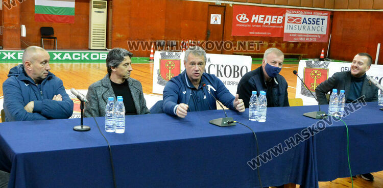 Ръководството на ПФК „Левски“ обсъди бъдещето на клуба с фенове в Хасково