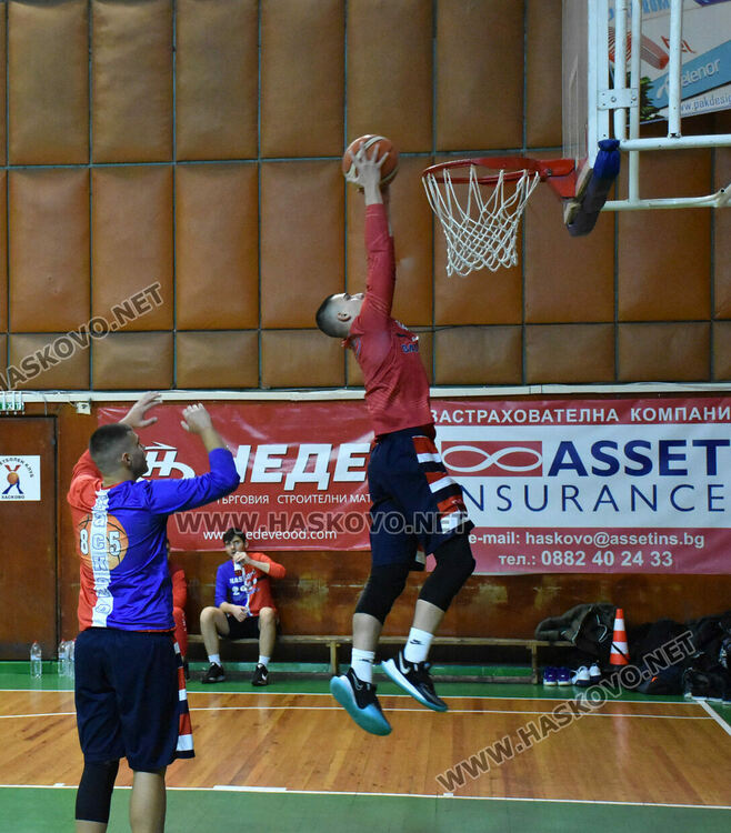 Заради счупен кош отложиха баскетболния мач между &ldquo;Хасково&rdquo; и &ldquo;Хебър Б&rdquo;