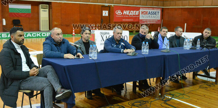 Ръководството на ПФК „Левски“ обсъди бъдещето на клуба с фенове в Хасково