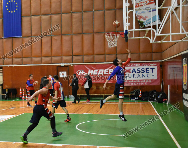 Заради счупен кош отложиха баскетболния мач между &ldquo;Хасково&rdquo; и &ldquo;Хебър Б&rdquo;
