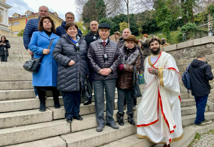 Министърът на туризма откри традиционното "Дефиле на младото вино" в Стария град в Пловдив 