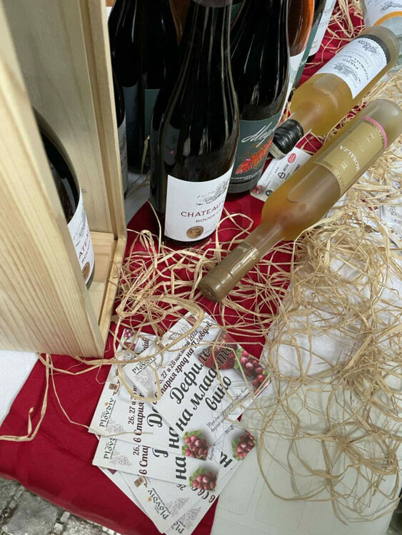 Министърът на туризма откри традиционното "Дефиле на младото вино" в Стария град в Пловдив 