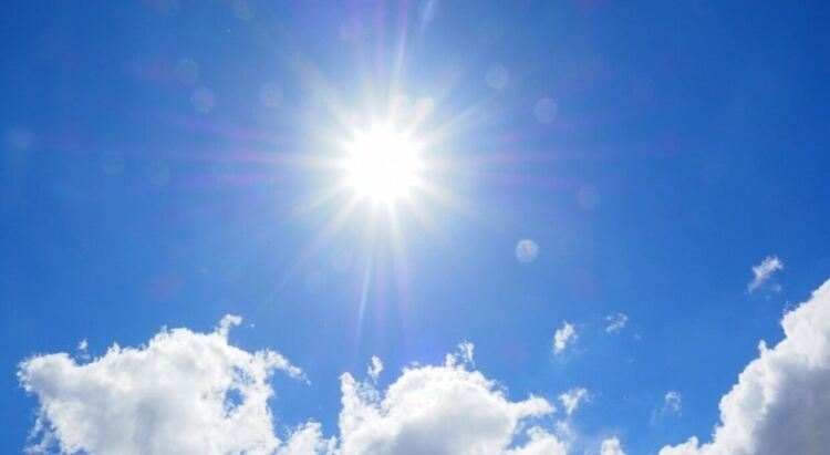 Остава топло за сезона, но облачността се увеличава