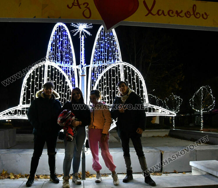 Хасково грейна в коледна украса