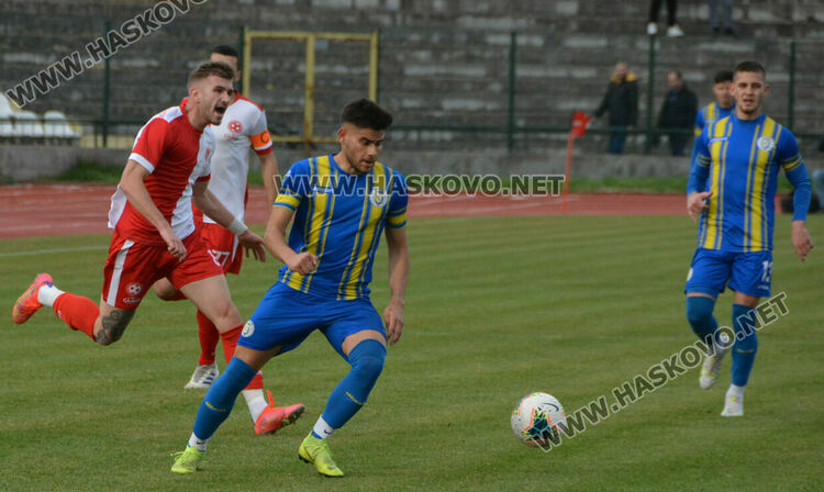 &ldquo;Саяна&rdquo; изпусна &ldquo;Левски&rdquo; (Крумовград) във футболното дерби в Хасково