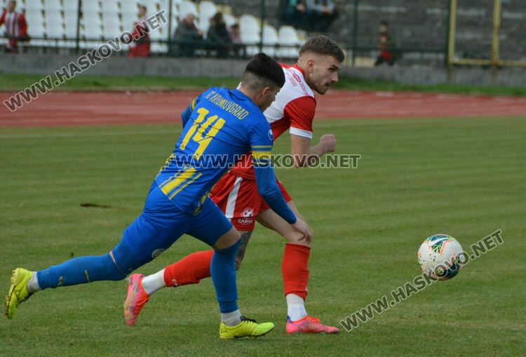 &ldquo;Саяна&rdquo; изпусна &ldquo;Левски&rdquo; (Крумовград) във футболното дерби в Хасково