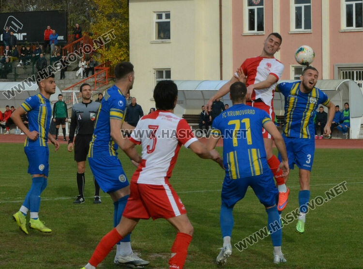 &ldquo;Саяна&rdquo; изпусна &ldquo;Левски&rdquo; (Крумовград) във футболното дерби в Хасково