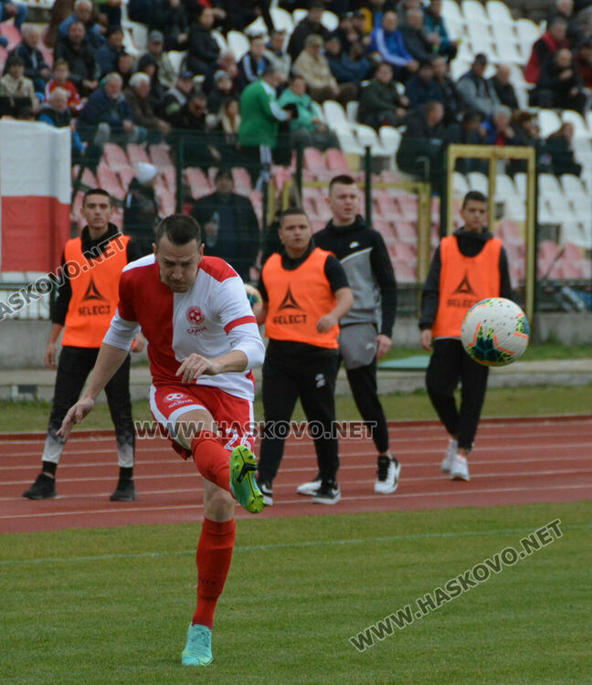 &ldquo;Саяна&rdquo; изпусна &ldquo;Левски&rdquo; (Крумовград) във футболното дерби в Хасково