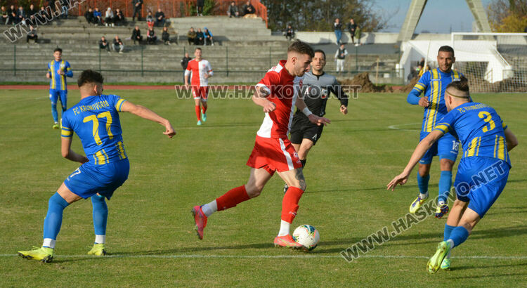 &ldquo;Саяна&rdquo; изпусна &ldquo;Левски&rdquo; (Крумовград) във футболното дерби в Хасково