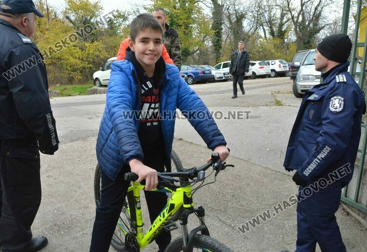 &ldquo;Саяна&rdquo; изпусна &ldquo;Левски&rdquo; (Крумовград) във футболното дерби в Хасково
