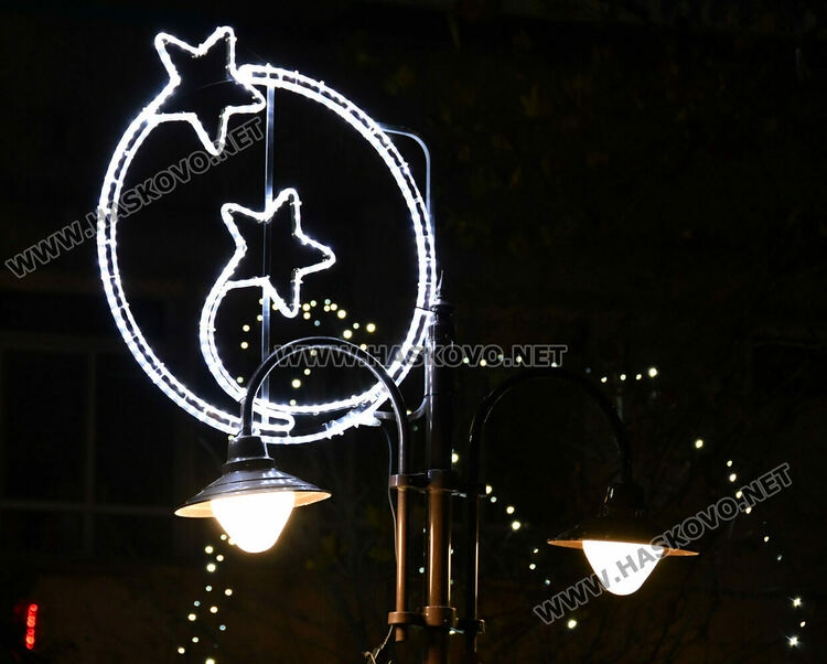 Хасково грейна в коледна украса