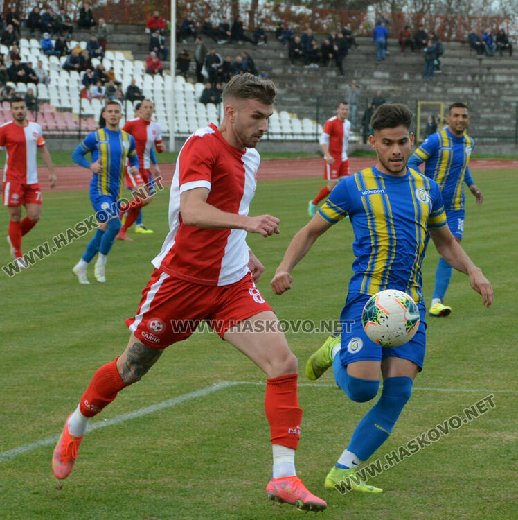 &ldquo;Саяна&rdquo; изпусна &ldquo;Левски&rdquo; (Крумовград) във футболното дерби в Хасково