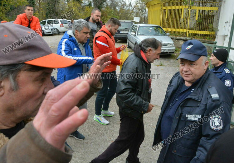 &ldquo;Саяна&rdquo; изпусна &ldquo;Левски&rdquo; (Крумовград) във футболното дерби в Хасково