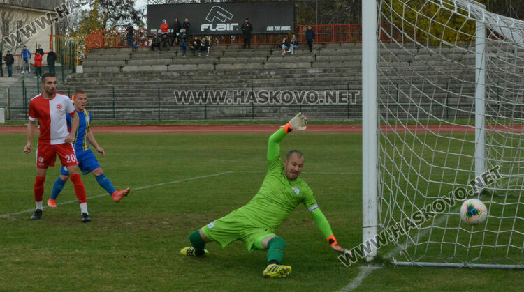 &ldquo;Саяна&rdquo; изпусна &ldquo;Левски&rdquo; (Крумовград) във футболното дерби в Хасково