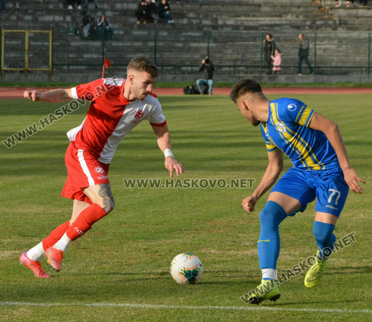 &ldquo;Саяна&rdquo; изпусна &ldquo;Левски&rdquo; (Крумовград) във футболното дерби в Хасково