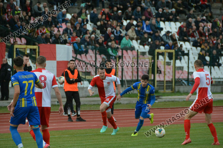 &ldquo;Саяна&rdquo; изпусна &ldquo;Левски&rdquo; (Крумовград) във футболното дерби в Хасково
