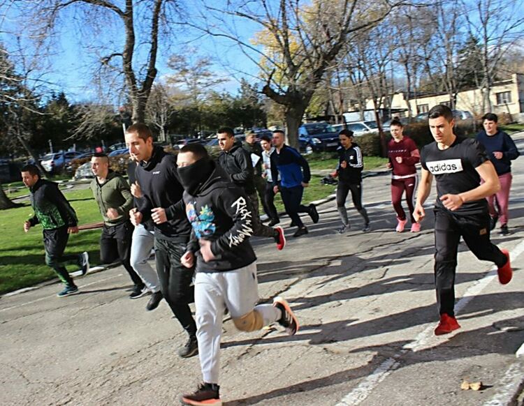 Шестима се пребориха за място във военното поделение в Хасково