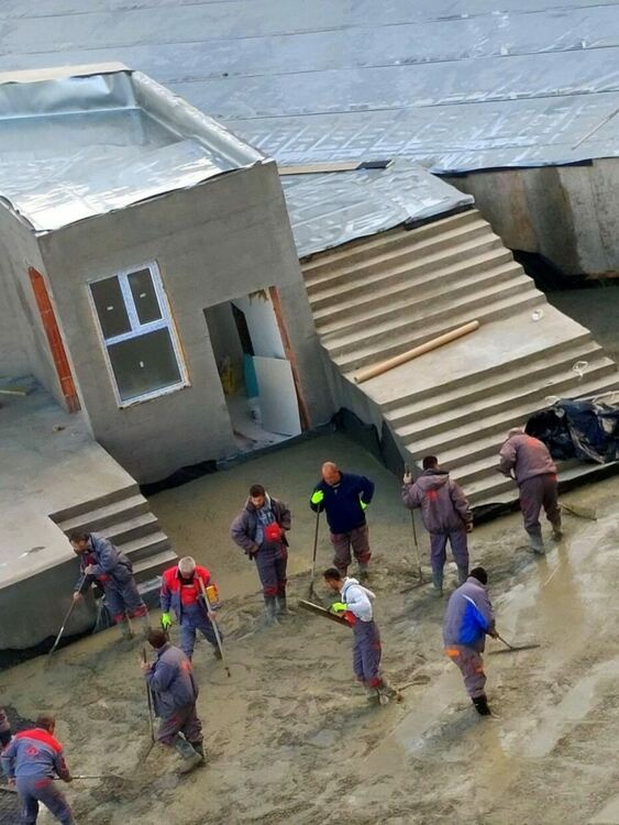 Положиха изолация на централния площад "Акад. Николай Хайтов"