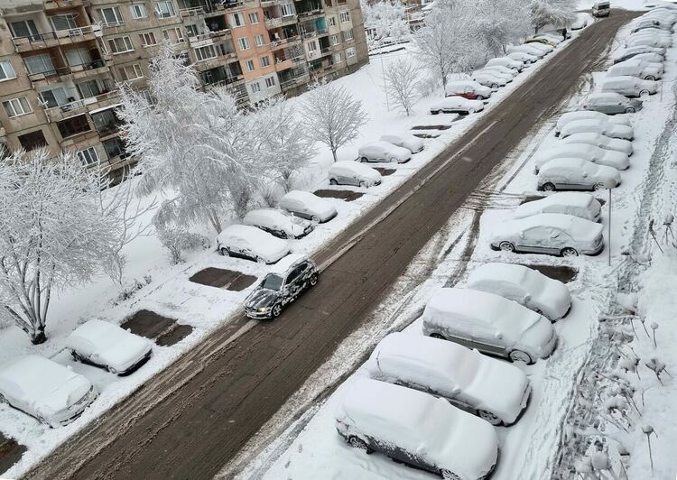 Снегът е тук - обстановката в страната 
