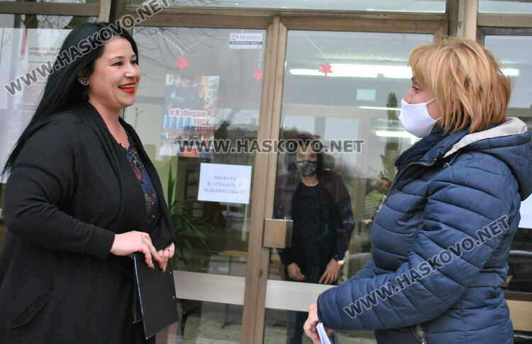 155 абсолвенти от Регионалния център на УНСС в Хасково се дипломираха във випуск 2021