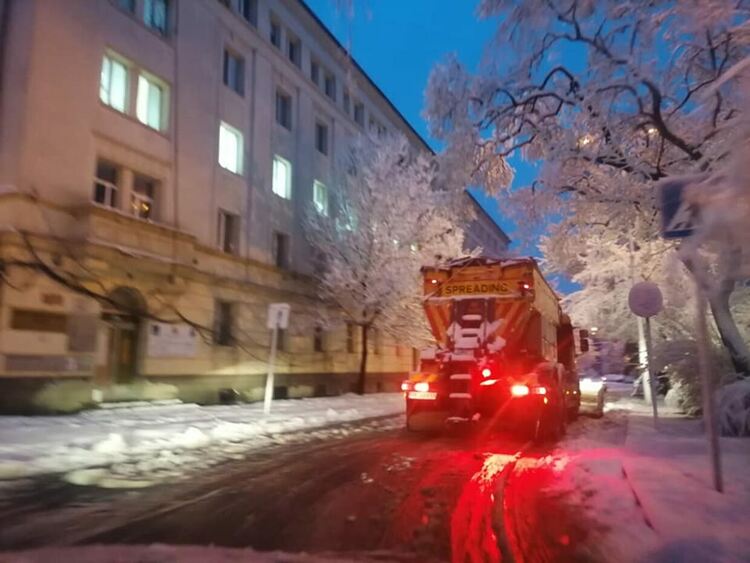 Основните пътни артерии на територията на община Перник са почистени и проходими при зимни условия