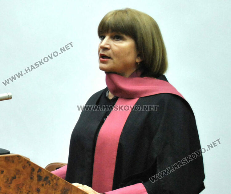 155 абсолвенти от Регионалния център на УНСС в Хасково се дипломираха във випуск 2021